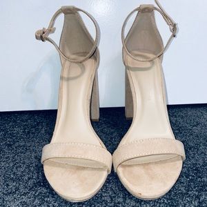 NUDE HEEL WITH ANKLE STRAP